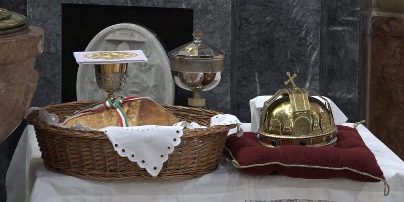 20250816-szentterez-szekesegyhaz-vmsz-kenyer12(1)